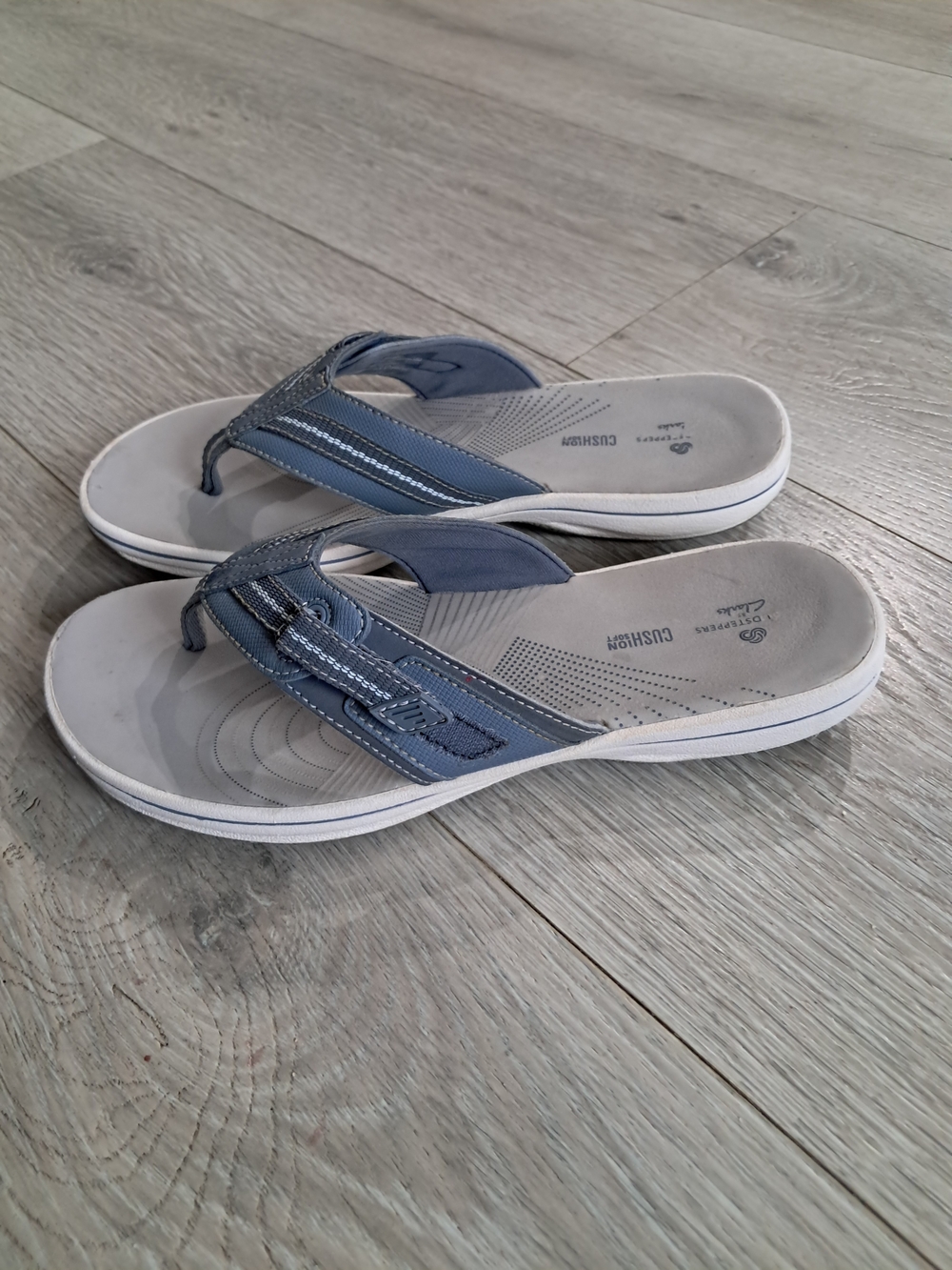 Clarks Women Blue Thong Sandals - Cushioned Beach Flip Flops - Picture 3 of 3